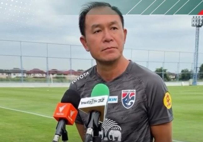 Pelatih Thailand Thawatchai Damrong-Ongtrakul tampil percaya diri hadapi Timnas Indonesia U-23.  [Instagram]